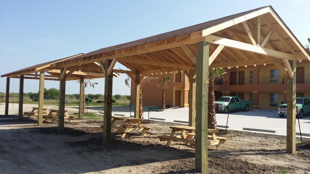 Texan Inn And Suites Tilden Екстериор снимка
