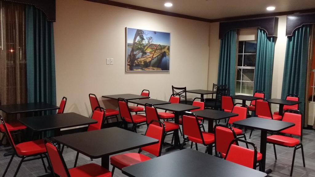 Texan Inn And Suites Tilden Екстериор снимка